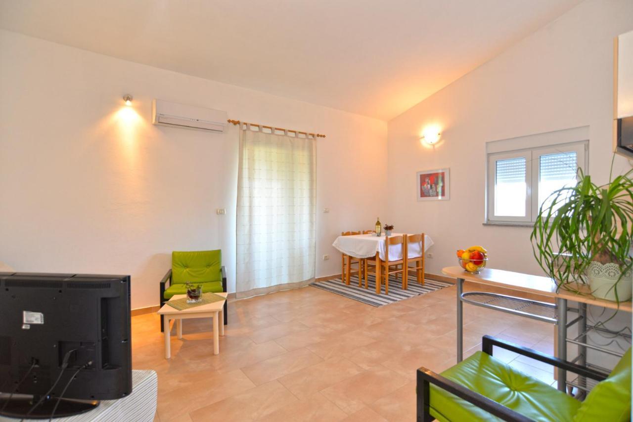 Apartments Bernarda 1773 Баньоле Екстер'єр фото